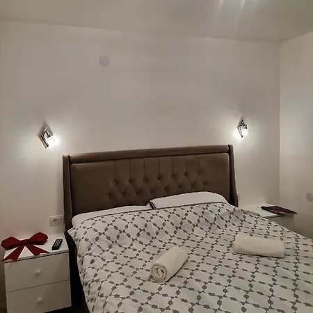 Apartment Break