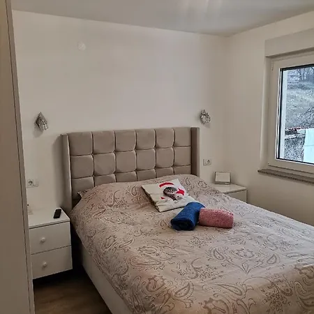 Break Apartment *