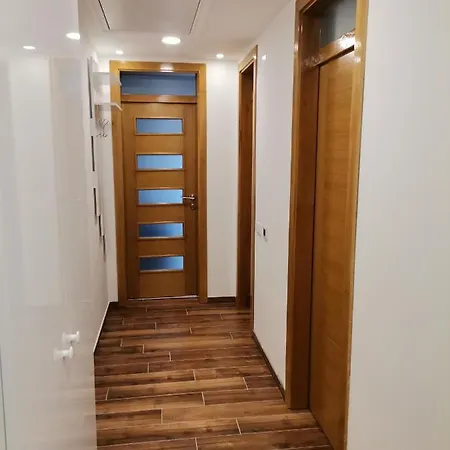 Apartment Break
