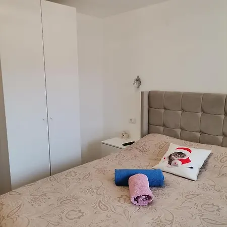 Break Apartment