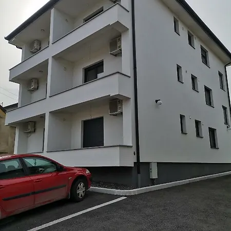 Apartment Break *