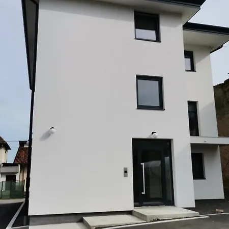Apartment Break