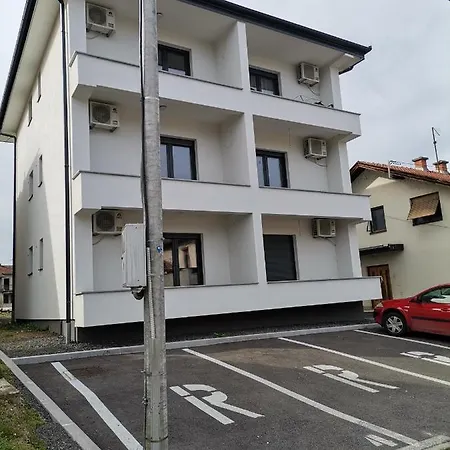 Break Apartment *