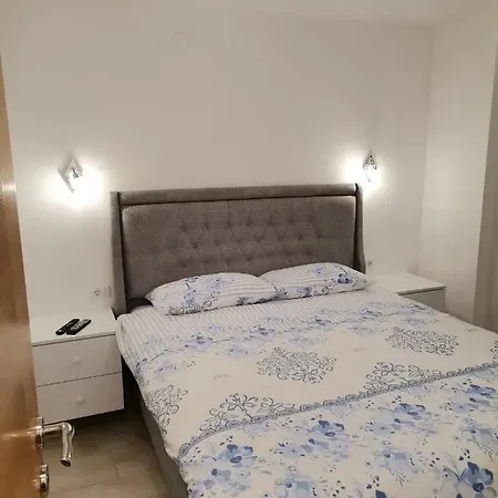 Apartment Break