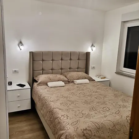 Break Apartment *